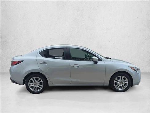 Used 2018 Toyota Yaris iA image 4