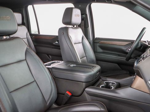 Used 2023 Chevrolet Suburban High Country image 32