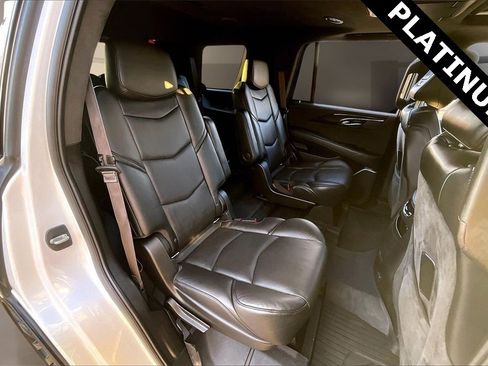Used 2019 Cadillac Escalade Platinum image 29