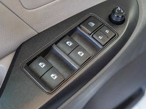 Used 2020 Toyota Sienna L image 22