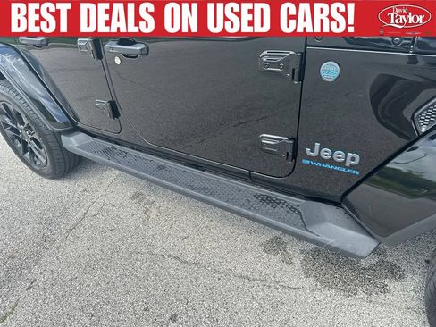 Used 2025 Jeep Wrangler Unlimited Sahara AWD/4WD image 30