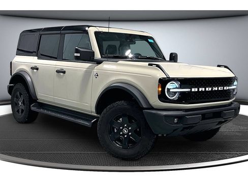 Used 2025 Ford Bronco Outer Banks AWD/4WD image 2