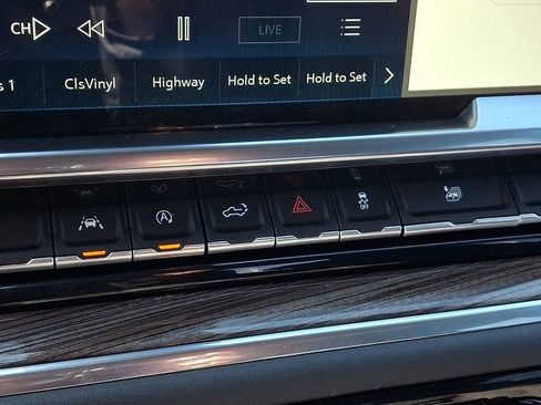 Certified 2023 Chevrolet Silverado 1500 LT image 24