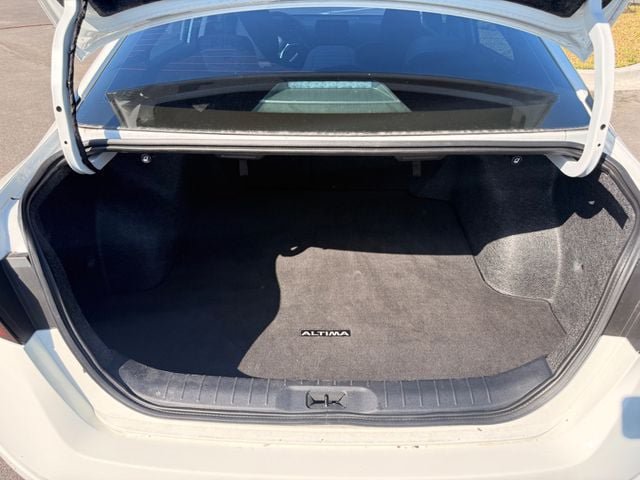Used 2025 Nissan Altima 2.5 SV FWD image 13