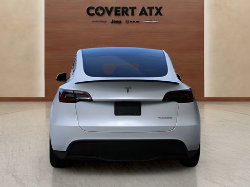 Used 2025 Tesla Model Y Performance AWD/4WD image 4