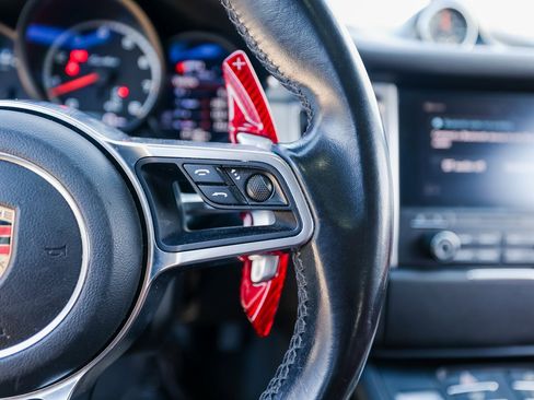 Certified 2018 Porsche Macan Turbo image 16