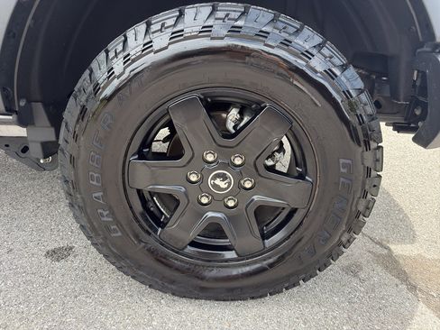 Certified 2025 Ford Bronco Big Bend w/ Black Appearance Package AWD/4WD image 24