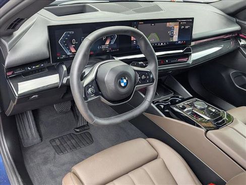 Used 2025 BMW 530i w/ Premium Package image 10