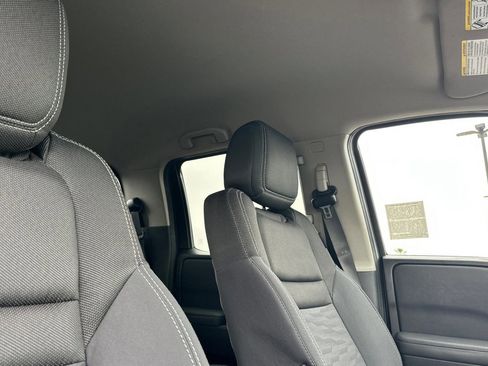 Used 2022 Nissan Frontier SV image 16
