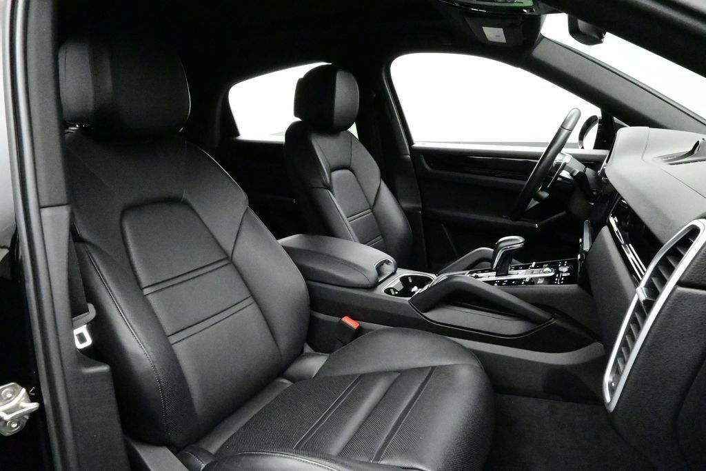 Certified 2023 Porsche Cayenne Coupe w/ Premium Package AWD/4WD image 18