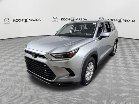 Used 2024 Toyota Grand Highlander AWD image 3