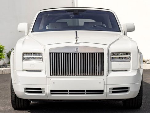 Used 2015 Rolls-Royce Phantom Drophead Coupe image 5