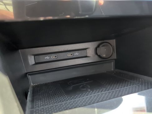 Used 2022 Volkswagen Tiguan SE R-Line image 51