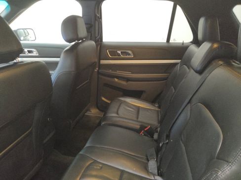 Used 2017 Ford Explorer XLT w/ Equipment Group 202A image 18