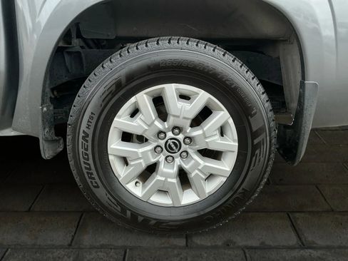 Used 2022 Nissan Frontier SV w/ Technology Package image 9