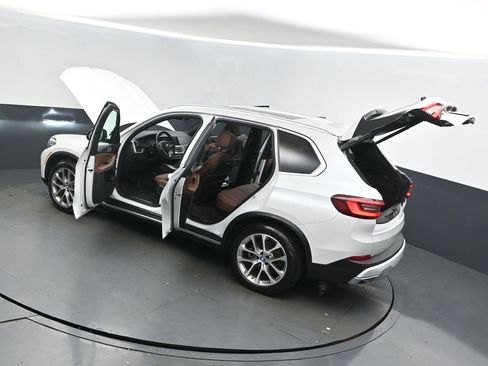 Certified 2022 BMW X5 xDrive45e w/ Premium Package image 2