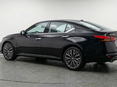 Used 2025 Nissan Altima 2.5 SV image 5