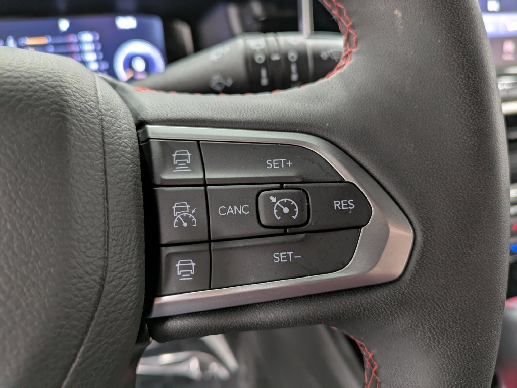 Used 2025 Jeep Compass Trailhawk w/ Trailhawk Elite Group AWD/4WD image 18
