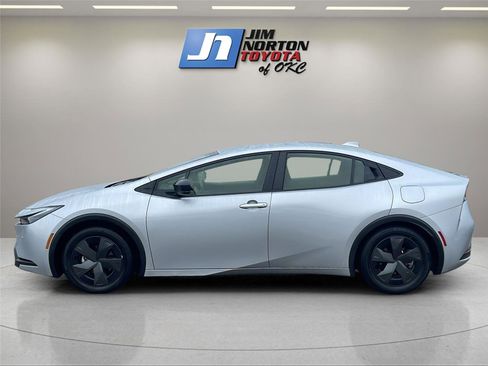 Used 2024 Toyota Prius LE image 8