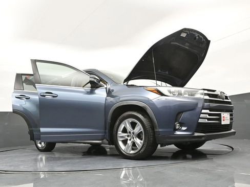 Certified 2019 Toyota Highlander Limited Platinum image 49