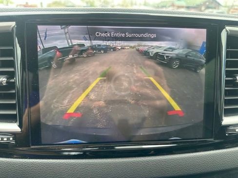 Used 2024 Chrysler Pacifica Touring-L image 17