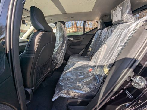 New 2025 Volvo XC40 B5 Core w/ Protection Package Premier image 18