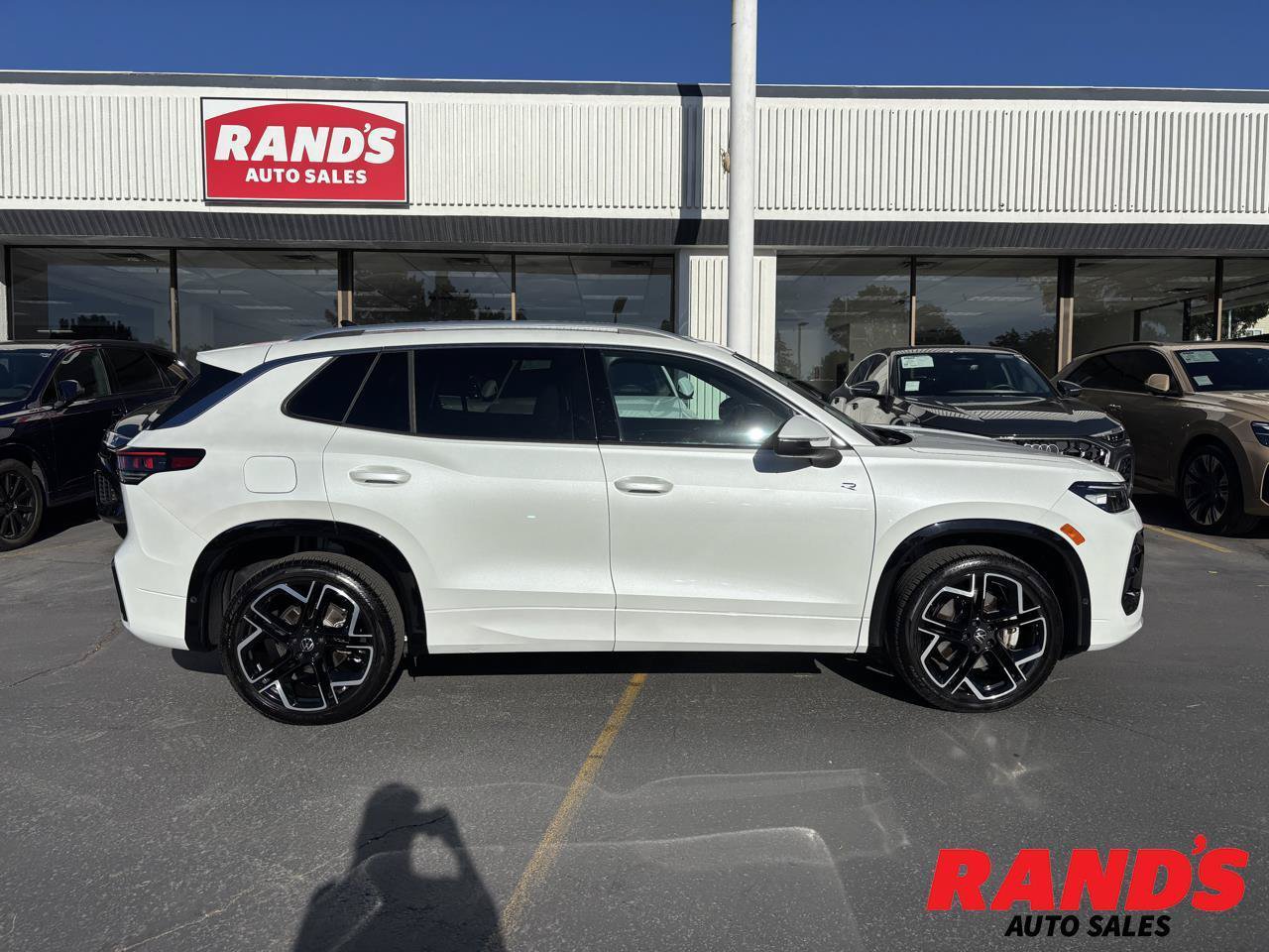 Used 2025 Volkswagen Tiguan SEL R-Line AWD/4WD image 1