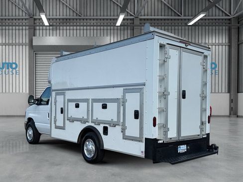 Used 2022 Ford E-350 and Econoline 350 Super Duty w/ Power Windows & Locks Group RWD image 5