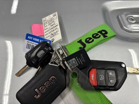 Used 2022 Jeep Gladiator Sport AWD/4WD image 25