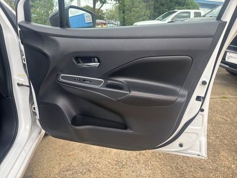 Used 2020 Nissan Versa SR w/ Convenience Package image 15