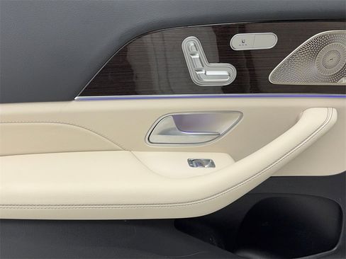 Used 2025 Mercedes-Benz GLS 450 4MATIC w/ AMG Line Exterior image 44