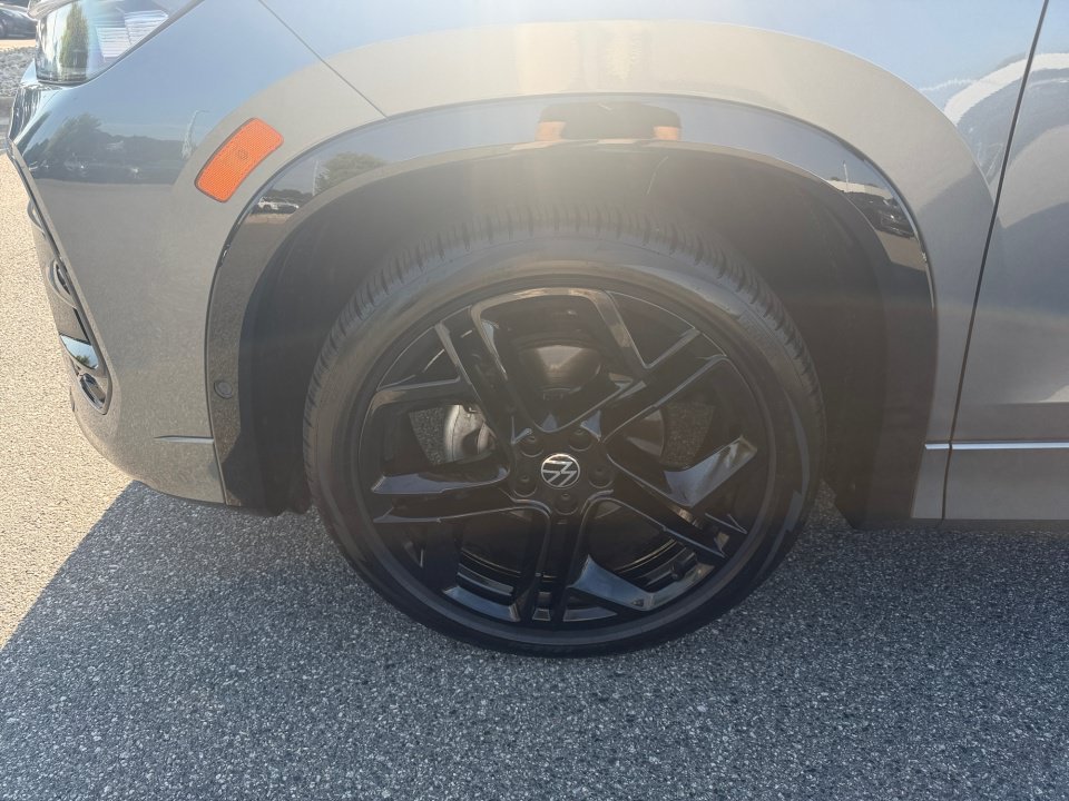 Certified 2026 Volkswagen Tiguan SE R-Line FWD image 27