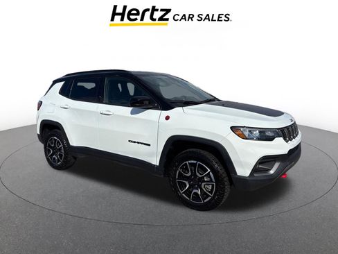 Used 2025 Jeep Compass Trailhawk image 1