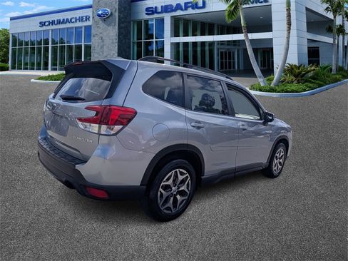 Used 2020 Subaru Forester Premium image 7