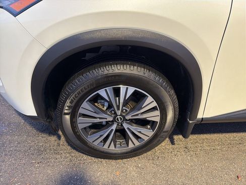 Used 2023 Nissan Rogue SV image 10