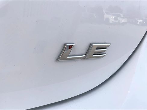 Used 2020 Toyota Camry LE image 10