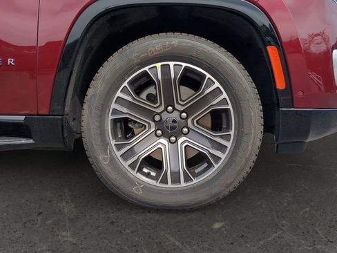 New 2025 Jeep Wagoneer L 4WD w/ Convenience Group I image 28