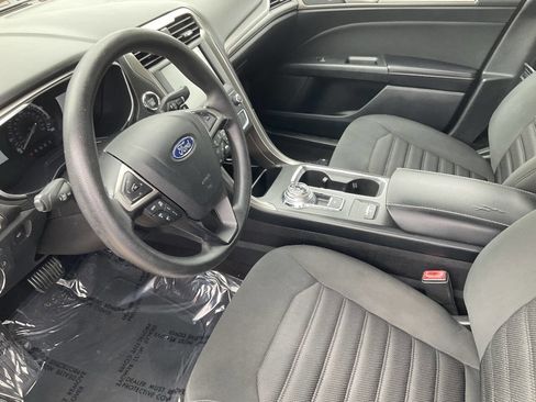Used 2019 Ford Fusion SE image 12