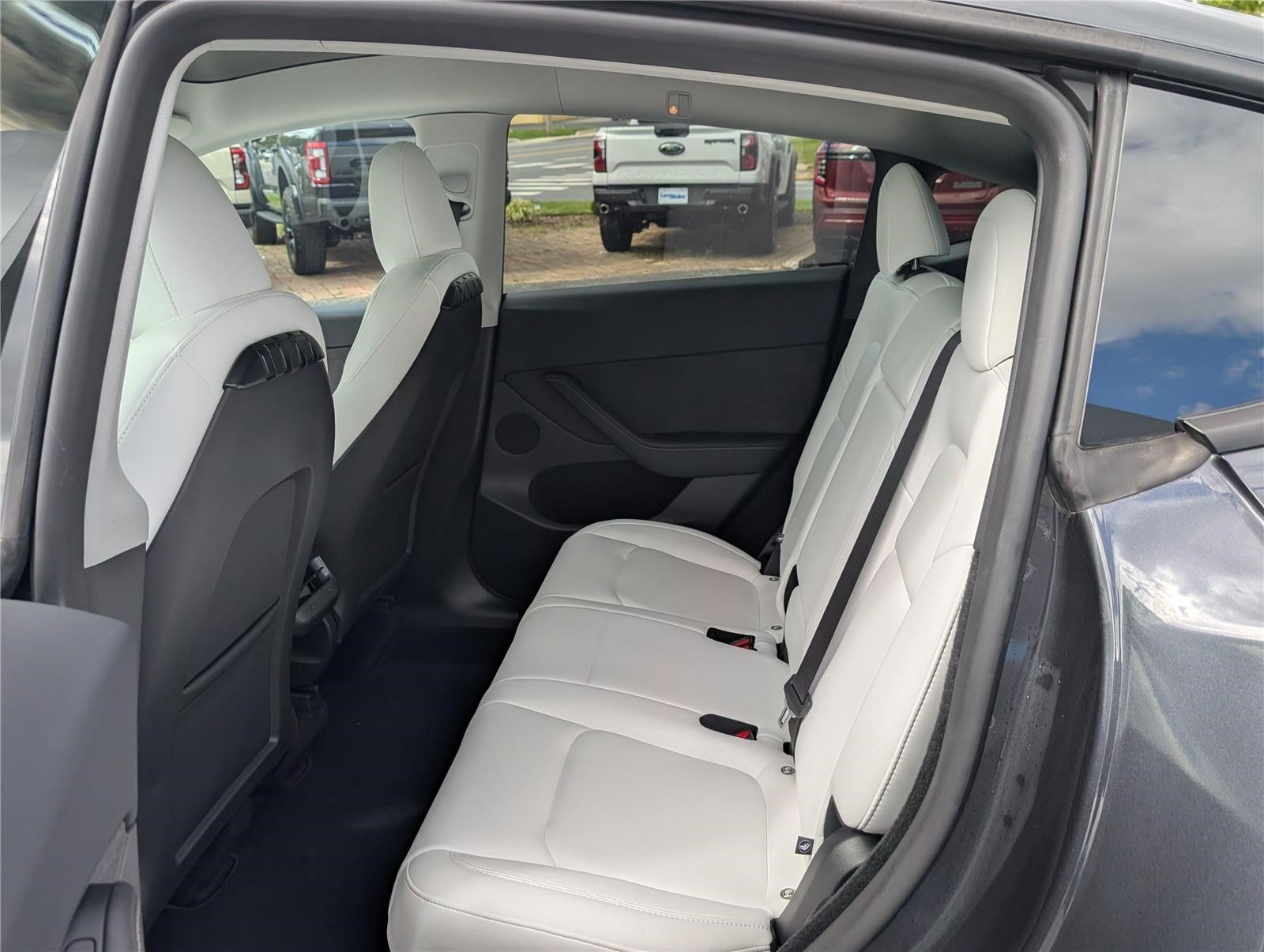 Used 2025 Tesla Model Y Long Range RWD image 14