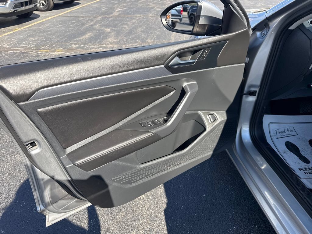 Used 2024 Volkswagen Jetta SE FWD image 25