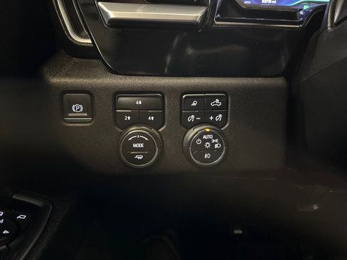 Used 2024 Chevrolet Silverado 2500 LT w/ Convenience Package image 29