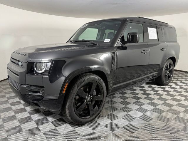 Used 2025 Land Rover Defender 130 X-Dynamic SE AWD/4WD image 2
