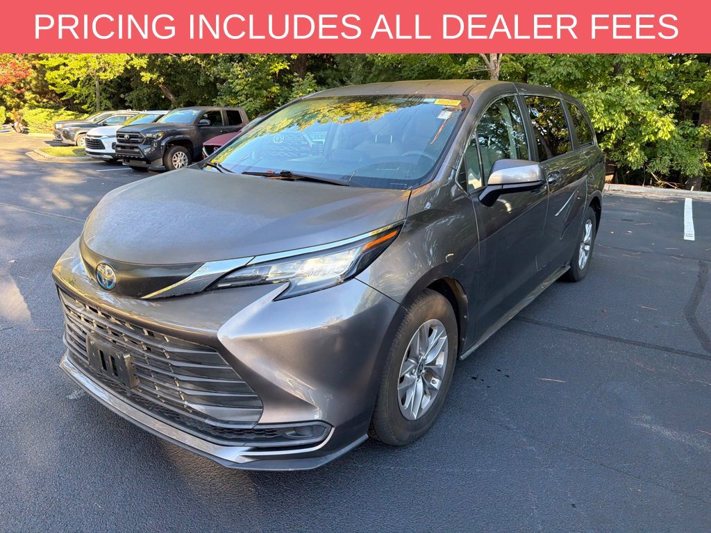Used 2022 Toyota Sienna LE FWD image 3