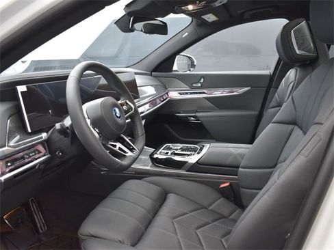 New 2024 BMW 750e xDrive w/ Executive Package image 4