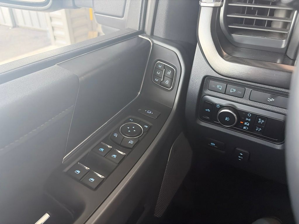 Used 2023 Ford F350 Lariat w/ Lariat Ultimate Package AWD/4WD image 24