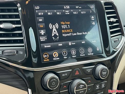 Used 2022 Jeep Grand Cherokee Laredo E RWD image 27