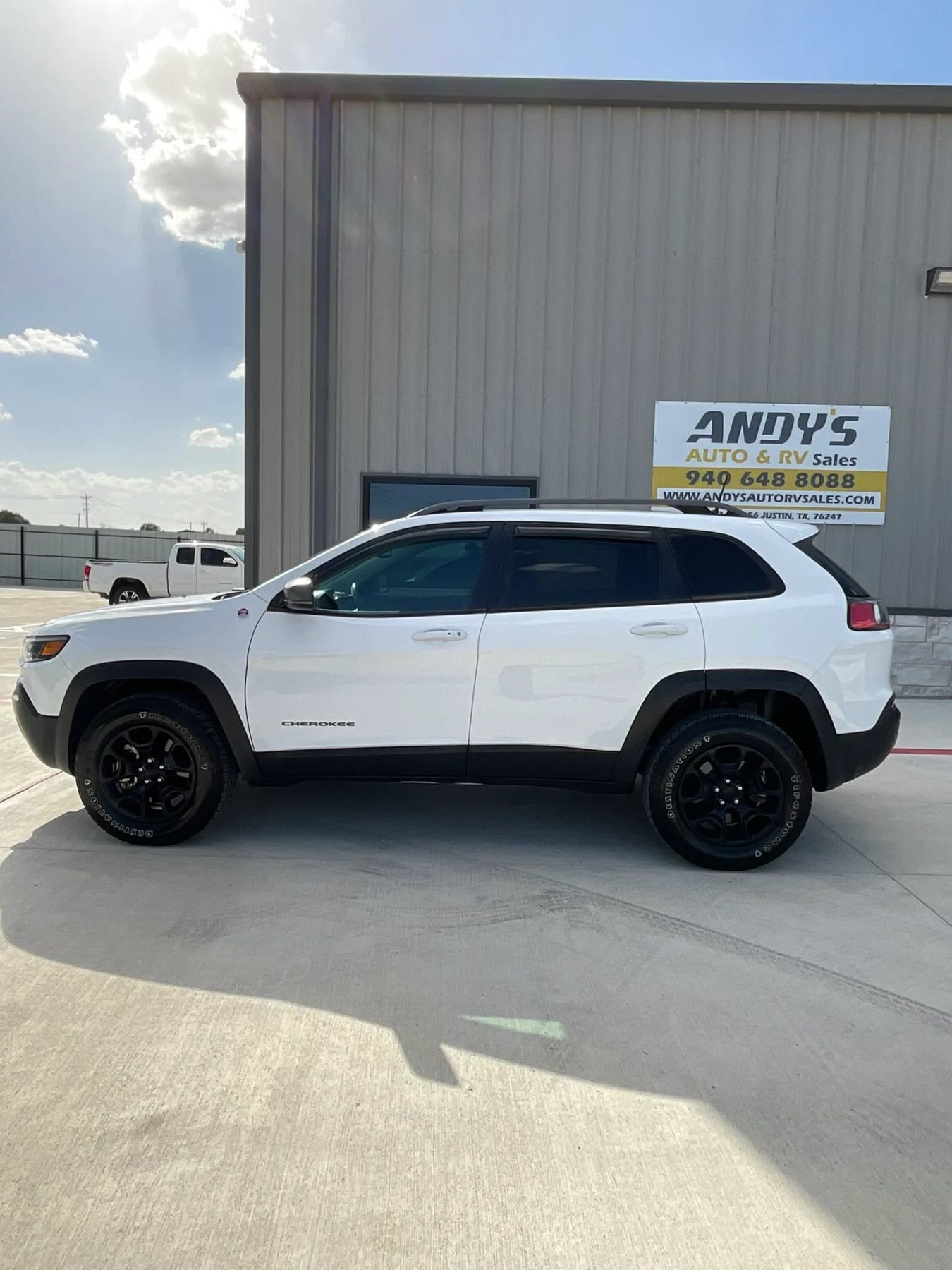 Used 2021 Jeep Cherokee Trailhawk w/ Trailer Tow Group AWD/4WD image 6