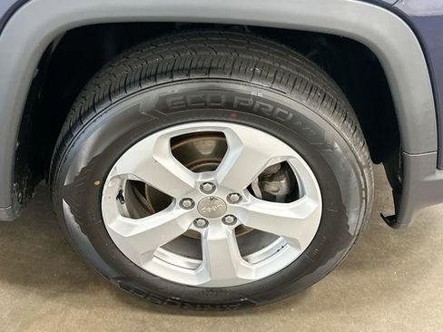 Used 2018 Jeep Compass Latitude w/ Popular Equipment Group AWD/4WD image 5