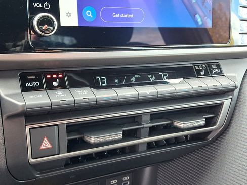 Certified 2025 Toyota Camry SE w/ Convenience Package image 16