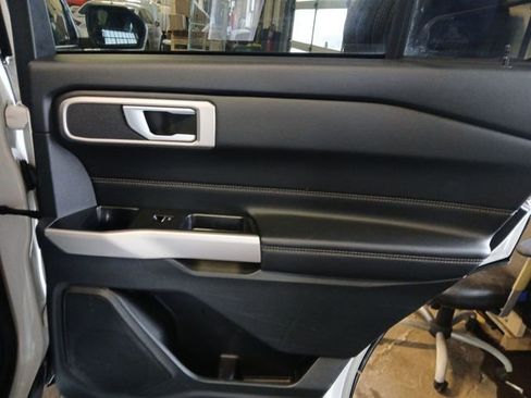 Used 2023 Ford Explorer XLT image 50